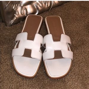 Kaitlyn Pan Hermès inspired white sandals size 8US